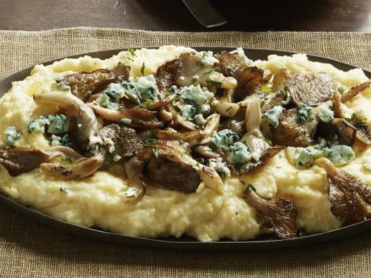 7. Polenta u sporom šporetu sa gljivama.