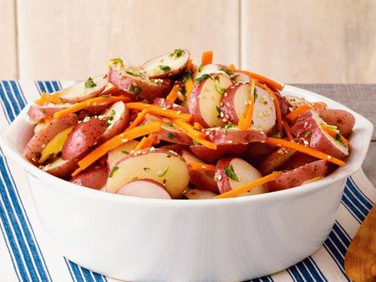 33. Salata od krumpira sa mrkvom i sezamom