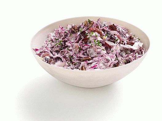 Salata s crvenim kupusom, grožđem i pekanima (br. 8)