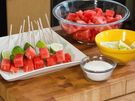 Foto lubenica s tekilom na nabubrivima