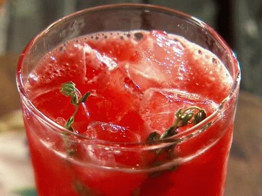 Foto hladnjak lubenice sa jalapeno paprikama