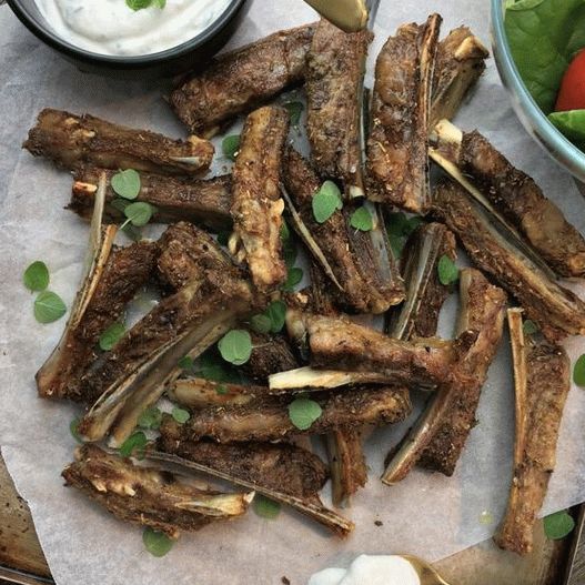 Fotografija janjećih rebara u rerni