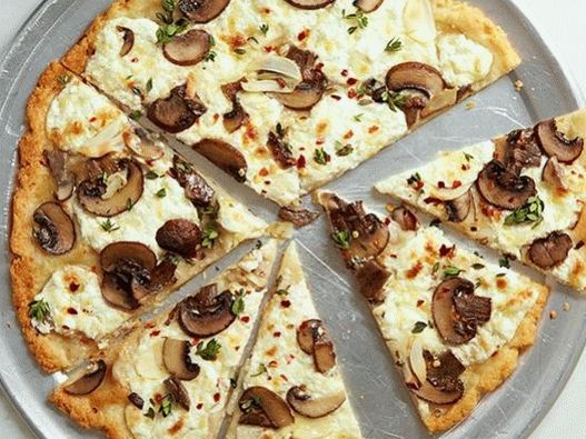 Foto pica bez glutena sa gljivama i rikotom