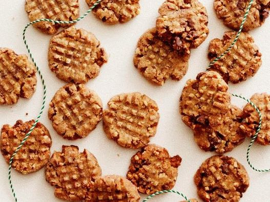 Kolačići bez glutena s kikirikijevim maslacem i čokoladnim čipsom