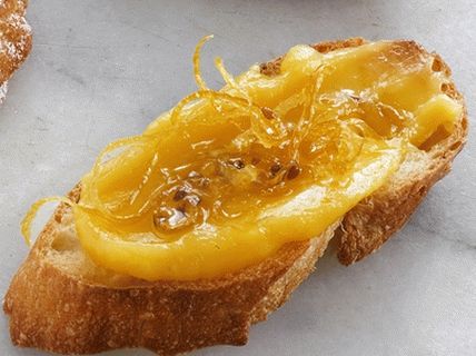 Fotografija Bruschetta sa džemom od limunovog anisa