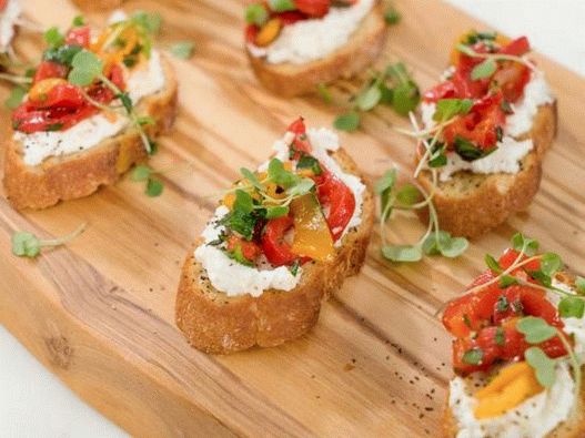 Fotografija Bruschetta sa pečenom paprikom i kozjim sirom