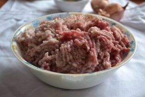 Čebulke sa svinjetinom