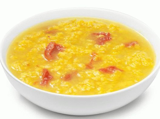 Foto supa od sočiva sa suhim rajčicama i curryjem