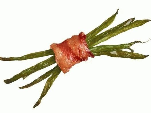 Strni pasulj zamotan u slaninu