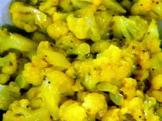 Foto karfiol sa sjemenkama đumbira i senfa