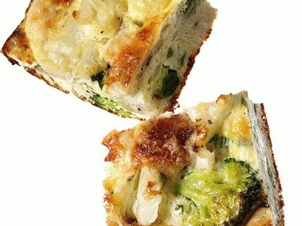 Frittat fotografija sa brokolijem i cheddar sirom