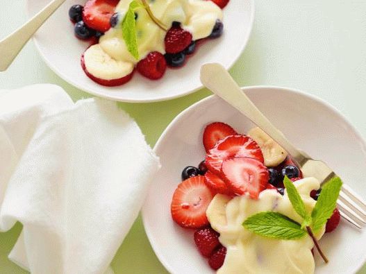Fotografska voćna salata s limončelovim likerom