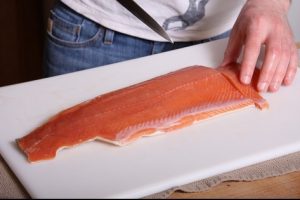 Ružičasti losos ispod marinade