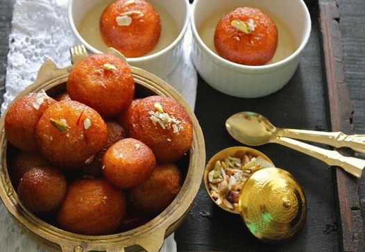 Foto Gulab jamun - pržene mliječne kuglice u ružičastom sirupu