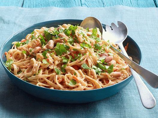 Foto hladni rezanci s kikirikijem i sezamom