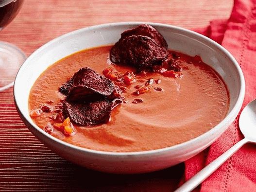Foto hladna supa od rajčice i rajčice