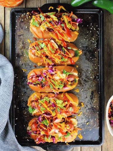 Fotografija hot-doga sa kimchijem u azijskom stilu