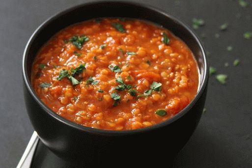 Fotografija indijske supe sa crvenom lećom