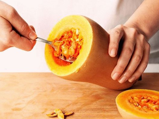 Izvadite semenke iz muškatnog oraščića