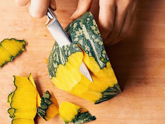 Ogulite i nasjeckajte tikvicu bundeve Ogulite i nasjeckajte tikvicu bundeve