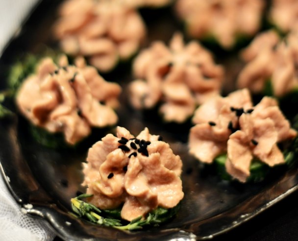 Kanapi s tunom i krastavcima