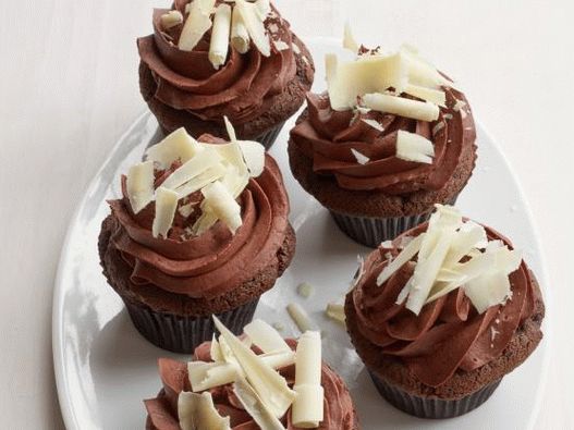 Foto cupcake sa čokoladnim punjenjem
