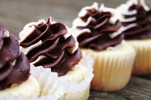 Fotografija cupcakes kisele pavlake sa čokoladnom kremom