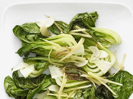 Foto Bok choy kupus pržen s češnjakom i đumbirom