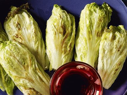 Foto pecivo u obliku kupusa sa piletinom i gljivama