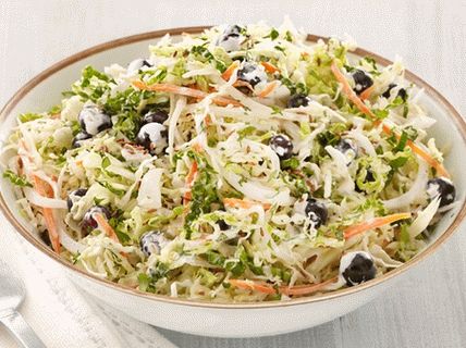 Foto salata od kupusa sa borovnicama