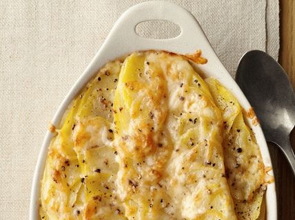 Foto krompir gratin sa sirom i vrhnjem