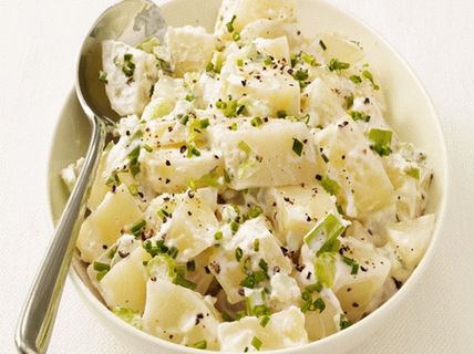 Foto krompir salata sa celerom