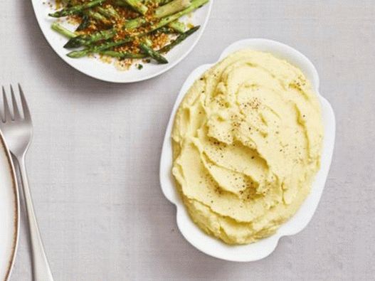 Foto pire krompir sa belim lukom