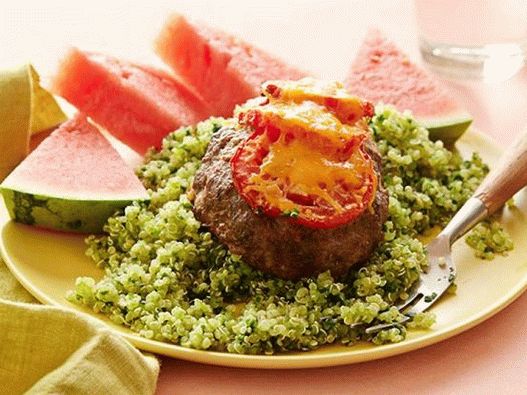 Fotografija Quinoa sa kotletama ispod kore od sira