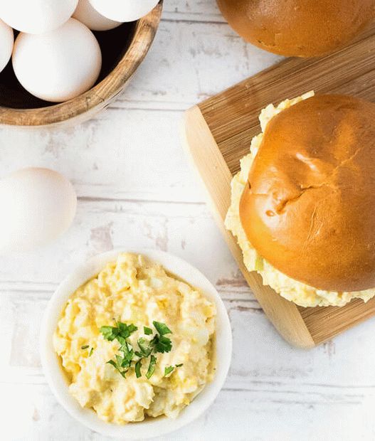 Foto klasična američka jaja salata