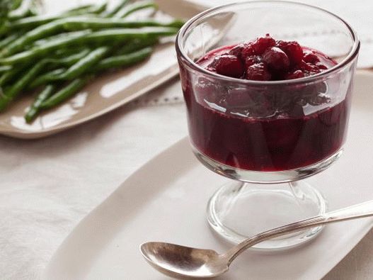 Foto sok od brusnica-jabuka od Chutneyja sa đumbirom