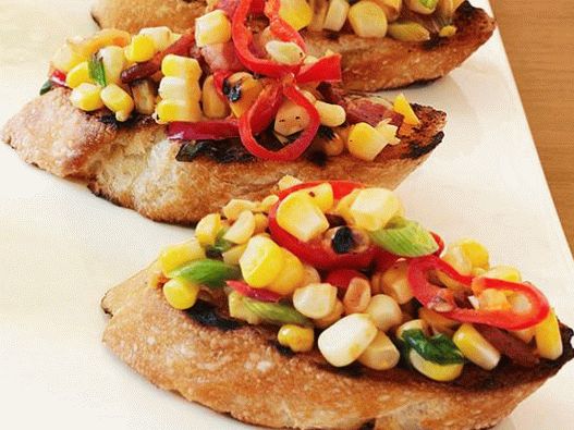 Fotografija Crostinija sa slaninom i kukuruzom na žaru