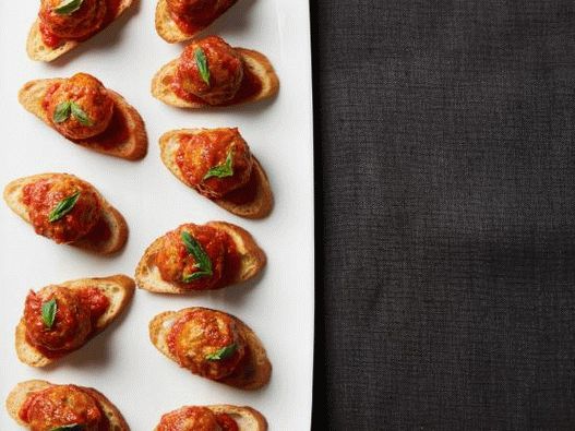 Foto Crostini s mesnim okruglicama