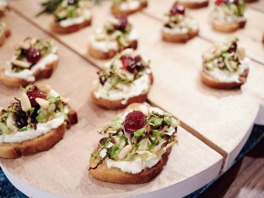 Fotografija Crostinija sa pečenim briselskim klicama