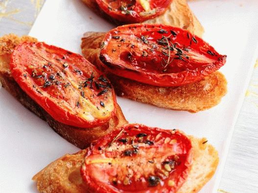Fotografija Crostinija sa rajčicom i timijanom sušenim na suncu