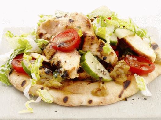 Salata na tortilji s prženim pilećim dojkama