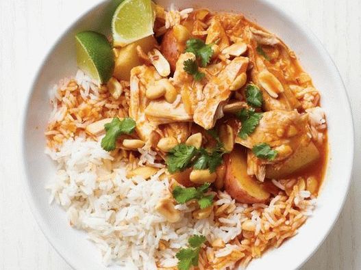Fotografija sporo kuhane piletine sa curry sosom