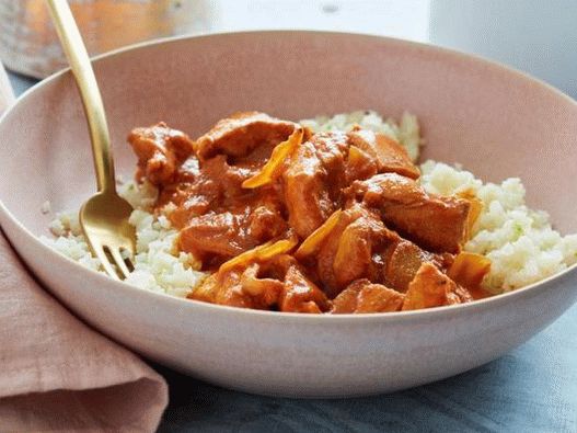 Foto pileća tikka masala u sporom kuhaču (Whole30 dijeta)