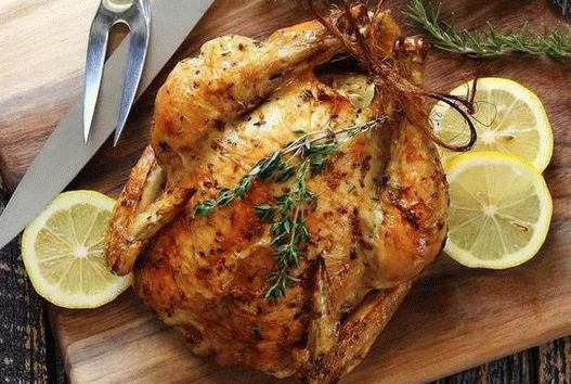 Foto piletina u pećnici sa limunom i začinskim biljem