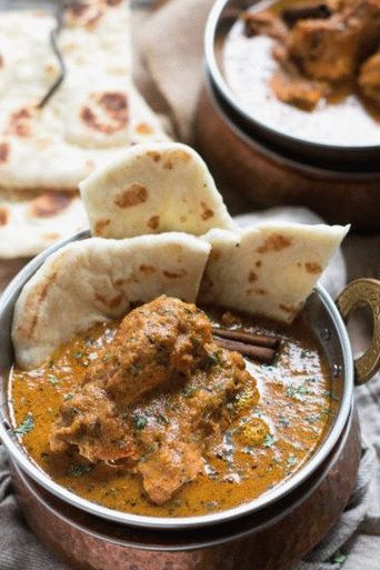 Fotografija piletine u sosu od curryja sa lukom