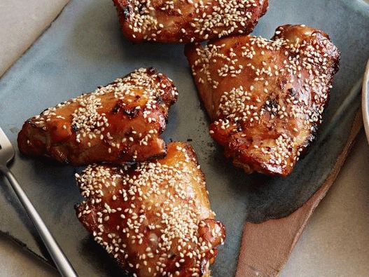 Fotografija piletine sa roštilja na butinama u sosu Teriyaki