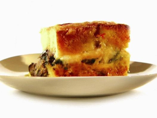 Foto lazanje s hljebom, gljivama i špinatom