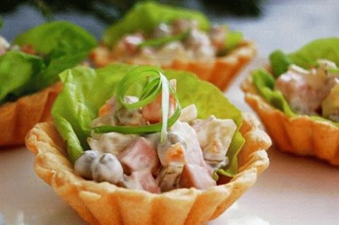 Lagana salata od piletine i gljiva u tartletima