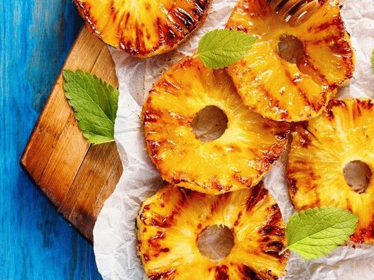 Ananas na žaru u medenoj glazuri