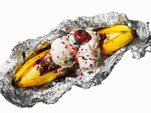 Banana podijeljena na roštilju